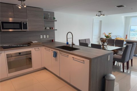 Condo in Sunny Isles Beach, Florida, 2 bedrooms  № 1927270 - photo 6
