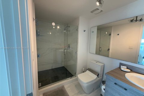 Condo in Sunny Isles Beach, Florida, 2 bedrooms  № 1927270 - photo 12