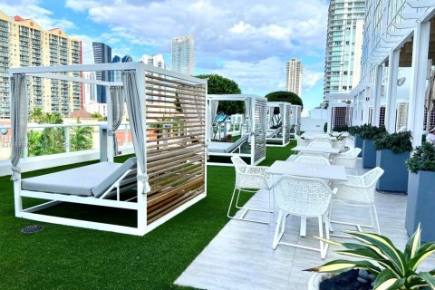 Condo in Sunny Isles Beach, Florida, 2 bedrooms  № 1927270 - photo 24