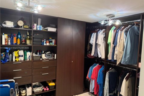 Condo in Sunny Isles Beach, Florida, 2 bedrooms  № 1927270 - photo 21