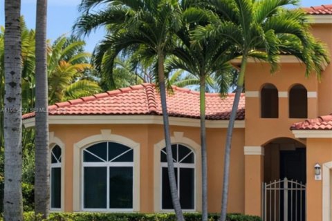 Купить виллу или дом в Хомстед, Флорида 5 спален, 331.38м2, № 2048850 - фото 22