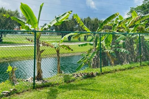 Купить виллу или дом в Хомстед, Флорида 5 спален, 331.38м2, № 2048850 - фото 6