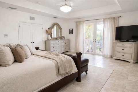 Купить виллу или дом в Хомстед, Флорида 5 спален, 331.38м2, № 2048850 - фото 14