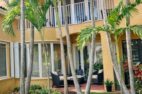 Купить виллу или дом в Хомстед, Флорида 5 спален, 331.38м2, № 2048850 - фото 7