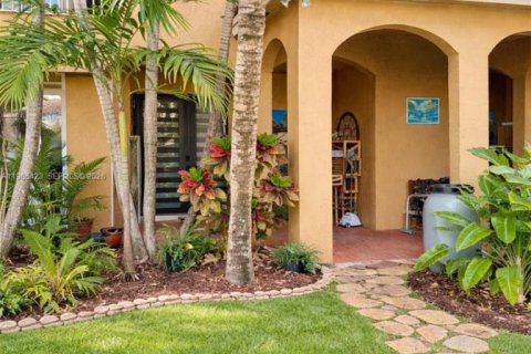 Купить виллу или дом в Хомстед, Флорида 5 спален, 331.38м2, № 2048850 - фото 8