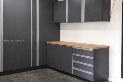 Купить виллу или дом в Хомстед, Флорида 5 спален, 331.38м2, № 2048850 - фото 19