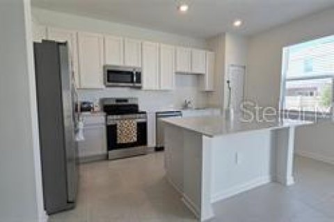 Touwnhouse à louer à Poinciana, Floride: 3 chambres, 176.51 m2 № 2387523 - photo 5