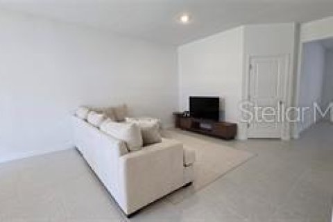 Touwnhouse à louer à Poinciana, Floride: 3 chambres, 176.51 m2 № 2387523 - photo 4