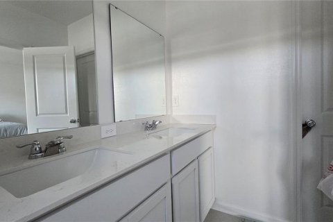 Touwnhouse à louer à Poinciana, Floride: 3 chambres, 176.51 m2 № 2387523 - photo 13