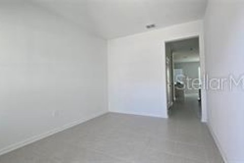 Touwnhouse à louer à Poinciana, Floride: 3 chambres, 176.51 m2 № 2387523 - photo 2