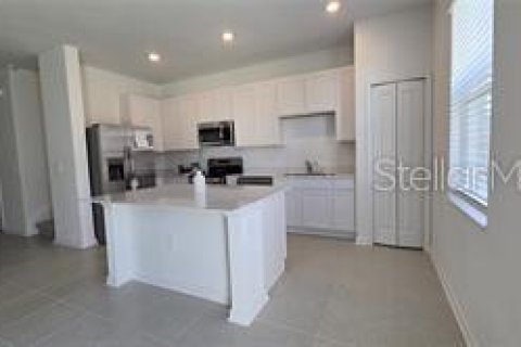 Touwnhouse à louer à Poinciana, Floride: 3 chambres, 176.51 m2 № 2387523 - photo 6