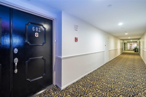 Condo in Sarasota, Florida, 2 bedrooms  № 1297307 - photo 21