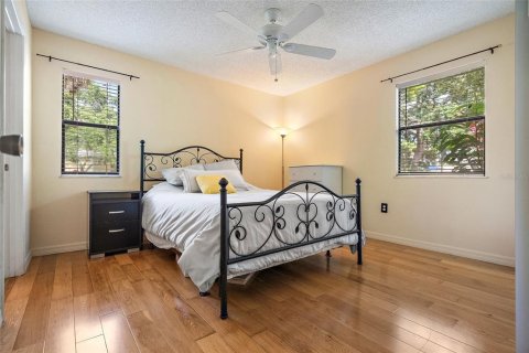 Condo in Saint Petersburg, Florida, 2 bedrooms  № 1909238 - photo 15