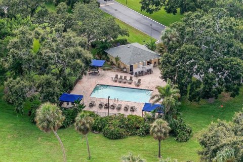 Condo in Saint Petersburg, Florida, 2 bedrooms  № 1909238 - photo 27
