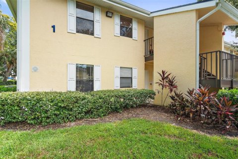 Condo in Saint Petersburg, Florida, 2 bedrooms  № 1909238 - photo 1