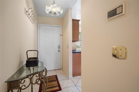 Condo in Saint Petersburg, Florida, 2 bedrooms  № 1909238 - photo 4