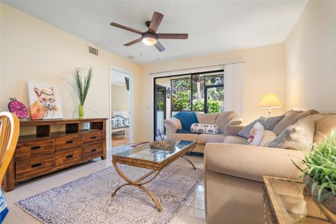 Condo in Saint Petersburg, Florida, 2 bedrooms  № 1909238 - photo 13