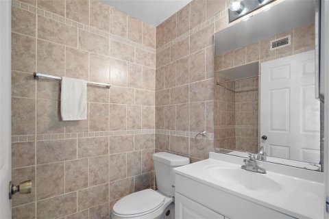 Condo in Saint Petersburg, Florida, 2 bedrooms  № 1909238 - photo 17