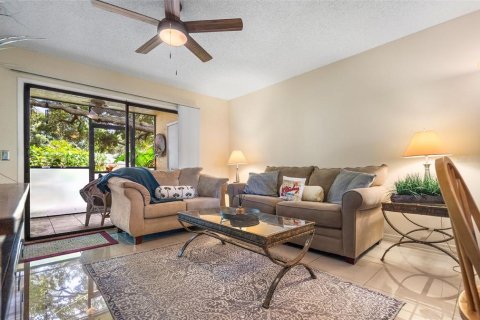 Condo in Saint Petersburg, Florida, 2 bedrooms  № 1909238 - photo 12