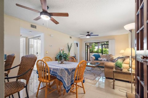 Condo in Saint Petersburg, Florida, 2 bedrooms  № 1909238 - photo 7
