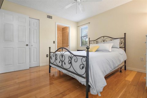 Condo in Saint Petersburg, Florida, 2 bedrooms  № 1909238 - photo 16