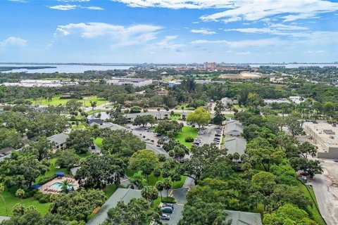 Condo in Saint Petersburg, Florida, 2 bedrooms  № 1909238 - photo 2