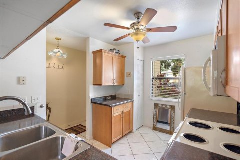 Condo in Saint Petersburg, Florida, 2 bedrooms  № 1909238 - photo 5