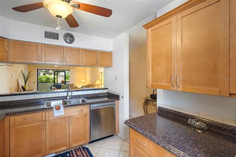 Condo in Saint Petersburg, Florida, 2 bedrooms  № 1909238 - photo 6