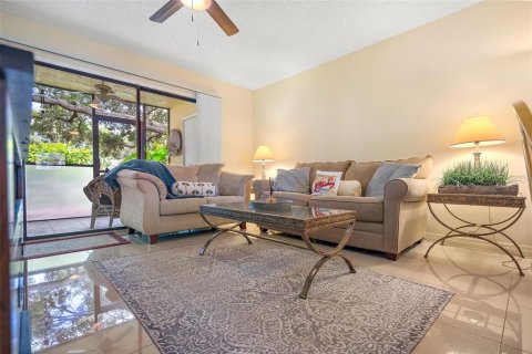 Condo in Saint Petersburg, Florida, 2 bedrooms  № 1909238 - photo 14