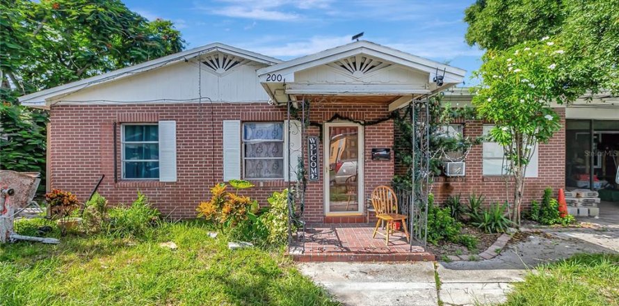 House in Tampa, Florida 3 bedrooms, 130.62 sq.m. № 1869240