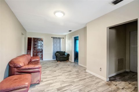 House in Tampa, Florida 3 bedrooms, 130.62 sq.m. № 1869240 - photo 9