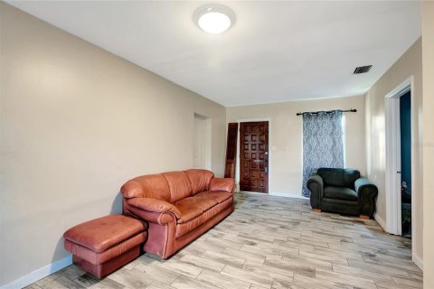 House in Tampa, Florida 3 bedrooms, 130.62 sq.m. № 1869240 - photo 8