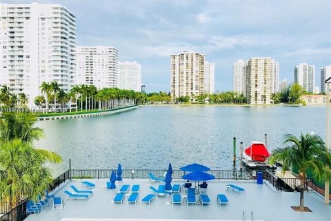 Copropriété à vendre à Aventura, Floride: 1 chambre, 82.4 m2 № 1825855 - photo 18