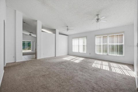 Casa en venta en Clermont, Florida, 4 dormitorios, 175.49 m2 № 2145395 - foto 4