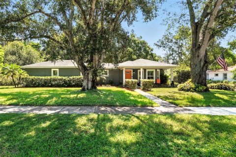 House in Winter Garden, Florida 3 bedrooms, 206.71 sq.m. № 1852496 - photo 1