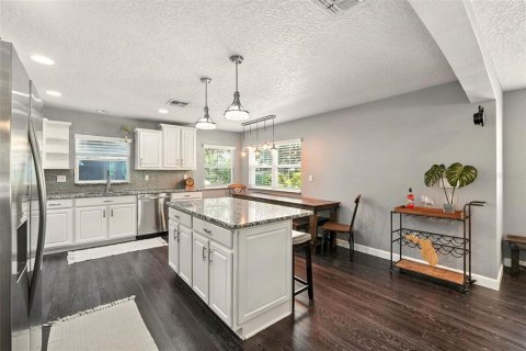 House in Winter Garden, Florida 3 bedrooms, 206.71 sq.m. № 1852496 - photo 11