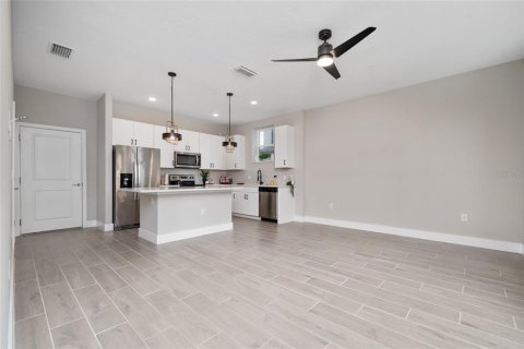 Touwnhouse à vendre à Kissimmee, Floride: 3 chambres, 134.89 m2 № 1852664 - photo 3