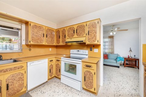 Купить виллу или дом в Майами, Флорида 3 спальни, 150.41м2, № 1452813 - фото 29