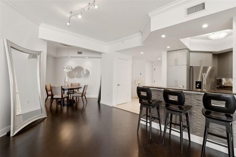 Condo in Sarasota, Florida, 2 bedrooms № 2202368 - photo 12