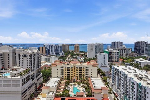 Condo in Sarasota, Florida, 2 bedrooms № 2202368 - photo 4