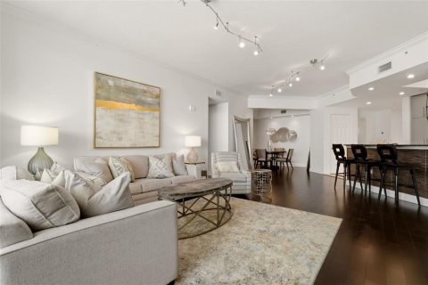 Condo in Sarasota, Florida, 2 bedrooms № 2202368 - photo 9