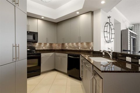 Condo in Sarasota, Florida, 2 bedrooms № 2202368 - photo 15