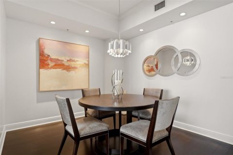 Condo in Sarasota, Florida, 2 bedrooms № 2202368 - photo 13