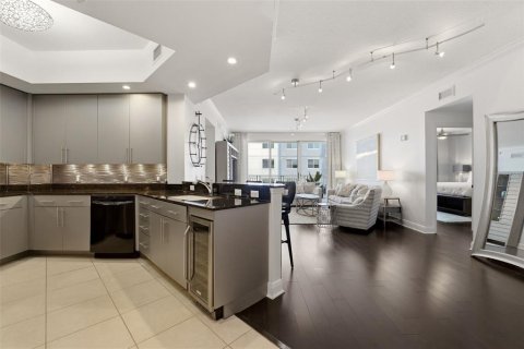 Condo in Sarasota, Florida, 2 bedrooms № 2202368 - photo 14
