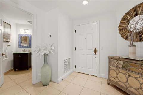 Condo in Sarasota, Florida, 2 bedrooms № 2202368 - photo 5