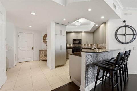 Condo in Sarasota, Florida, 2 bedrooms № 2202368 - photo 7