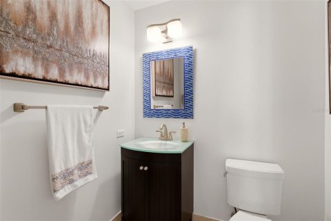 Condo in Sarasota, Florida, 2 bedrooms № 2202368 - photo 6