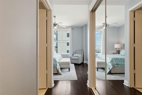Condo in Sarasota, Florida, 2 bedrooms № 2202368 - photo 27
