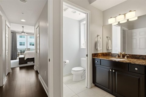 Condo in Sarasota, Florida, 2 bedrooms № 2202368 - photo 23
