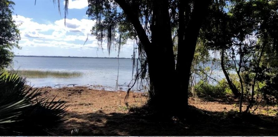 Terreno en Frostproof, Florida № 2232935